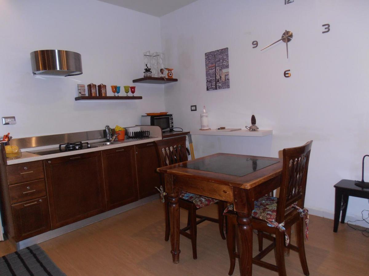 La Residenza Napoli Chiaia Short Let Apartment Superior Via Chiaia 82 Экстерьер фото